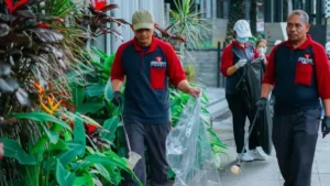 Gerakan Bersih-Bersih dan Buka Puasa untuk Lingkungan ASRI